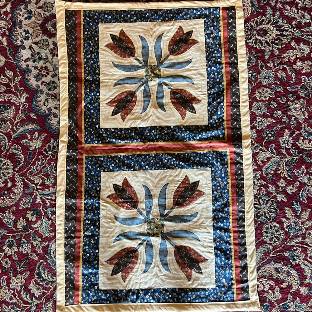 Atelier blue and red tulip design quilt